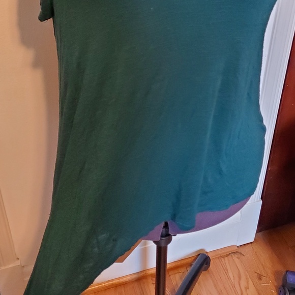 No Boundaries Asymmetrical T-Shirt - Picture 5 of 5